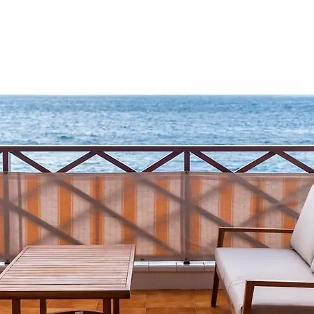 Neptuno “playa De Arenas” Apartment *